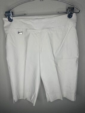 Peck & Peck White Bermuda Shorts